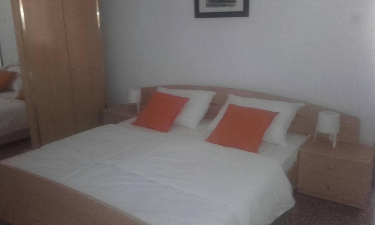 Apartments By The Sea Basina, Hvar - 542 Vrbanj エクステリア 写真